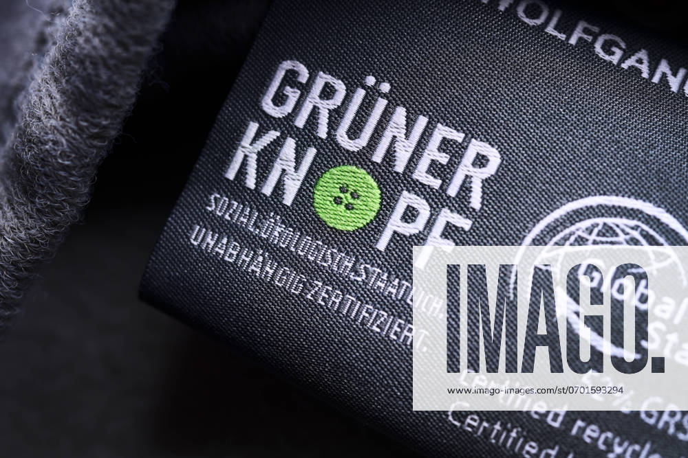 Green button, state seal for labeling sustainable textiles, label on a textile ** NUR FUER REDAKTIONELLE ZWECKE ** **