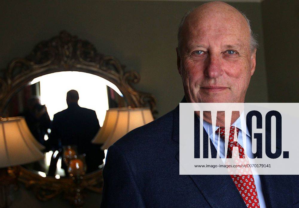 Oct. 15, 2011 - St. Paul, Minnesota, U.S. - King HARALD V of Norway made several stops in Minnesota during his visit that he made in October with Queen Sonja. - ZUMAm42_