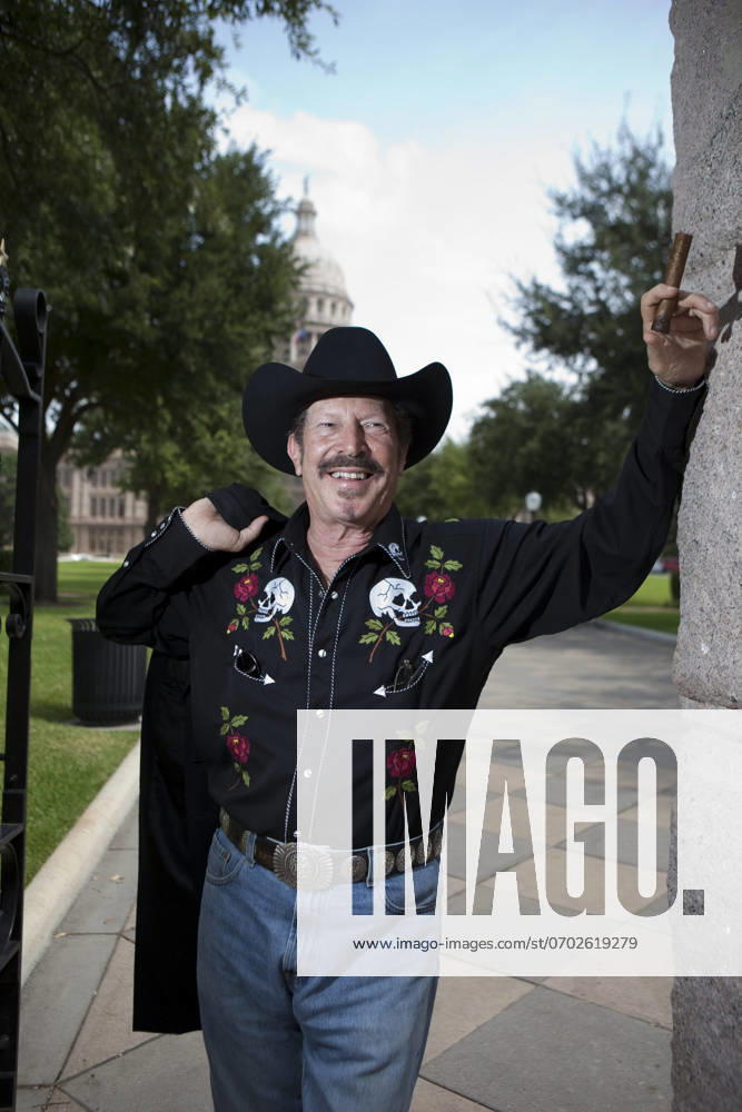 Kinky Friedman, the irreverent and flamboyant country singer and songwriter, who once ran for governor of Texas, has died at 79 years old. Friedman formed the satirical country band Kinky Friedman and The Texas Jewboys, known for songs like They Aint Makin Jews Like Jesus Anymore and Get Your Biscuits in the Oven and Your Buns in the Bed. Friedman died at his longtime home at Echo Hill Ranch in Medina. FILE PHOTO SHOT ON: September 1, 2008, Austin, Texas, USA: Author and humorist KINKY FRIEDMAN poses in from of the Texas Capitol on September 1, 2009 during an announcement tour announcing his candidacy for governor of Texas. Austin USA - ZUMAd150 20080901_znp_d150_001