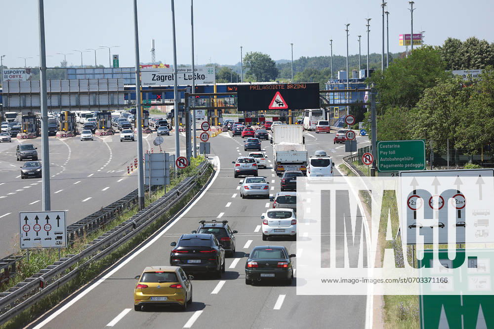 Croatia toll station traffic jam Cars form a queue at a toll station on A1 Croatian motorway in Zagreb-Lucko, Croatia on June 29, 2024 as tourist season stars in Croatia. GoranxStanzl PIXSELL