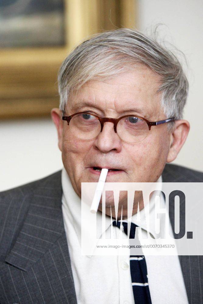 Sept. 7, 2011 - Westminster, London, UK - Image of artist David Hockney at the Royal Academy announcing the opening of a new show David Hockney: A Bigger Picture from January 21 to April 9 Photo credit : Neil Hall LNP - ZUMAl94_