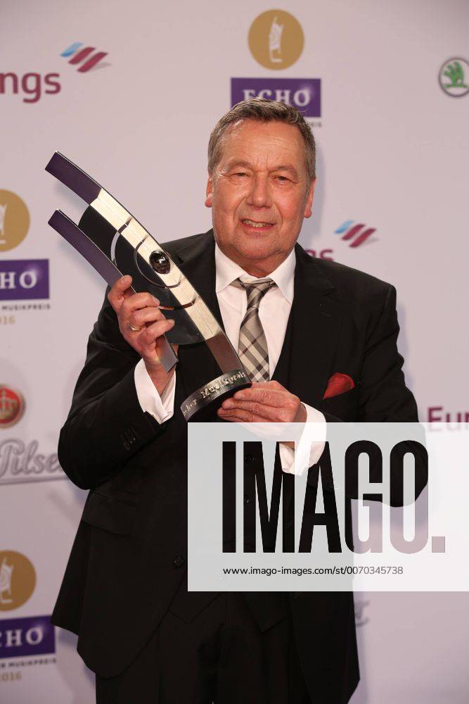 Preisträger Roland Kaiser bei der Verleihung vom Echo am 07.04.2016 in Berlin Echo Verleihung 2016 in Berlin- Preistraeger Gewinner