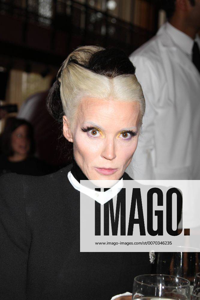 Sept. 7, 2011 - New York, New York, U.S. - Luncheon to celebrate FIT Couture Council Award for Artistry of Fashion presented to Valentino.David H. Koch Theater, Lincoln Center, NYC.September 7, 2011.Photos by , Photos Inc 2011.DAPHNE GUINNESS - ZUMAms4_