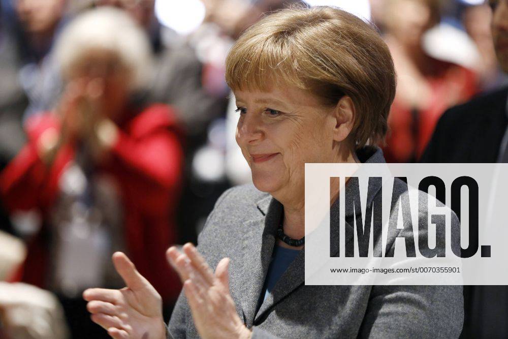 Berlin, Deutschland, GER, 40. Landesparteitag der CDU Berlin. Berlins Innensenator Frank Henkel ist von der Landes-CDU offiziell zum Spitzenkandidaten für die Abgeordnetenhauswahl im September gekürt worden. Foto: BK Angela Merkel (CDU)