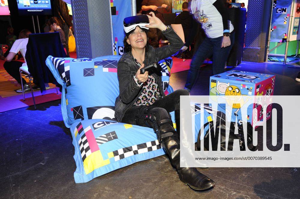 Janina Hartwig Family & Friends Fun Day Cartoon Network und Boomerang, Die Kinder- und Familiensender von Turner Deutschland laden Unterhaltungssender Kinder, Spiel und Spaß Tonhalle München 10. April 2016