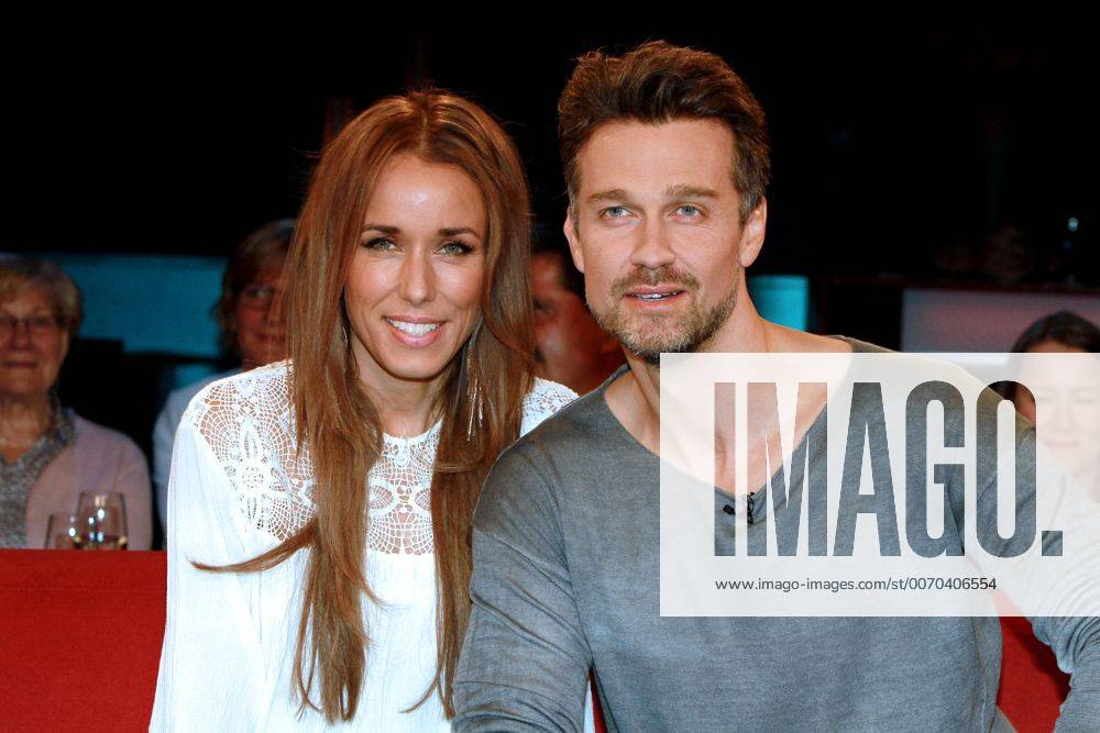 NDR-Talkshow. Schauspieler Wayne Carpendale mit seiner Ehefrau Annemarie anläßlich der NDR - Talkshow am 08.04.2016 in Hamburg.