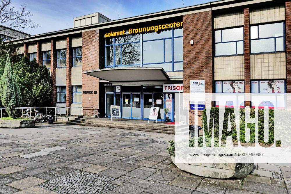 Berlin Reinickendorf: Paracelsus-Bad, Schwimmbad an der Roedernallee Paracelsus-Bad