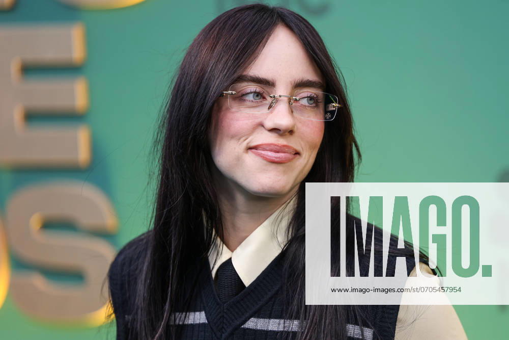 49th Annual People s Choice Awards 2024 SANTA MONICA, LOS ANGELES, CALIFORNIA, USA - FEBRUARY 18: Billie Eilish arrives at the 49th Annual People s Choice Awards 2024 held at The Barker Hangar on February 18, 2024 in Santa Monica, Los Angeles, California, United States.,
