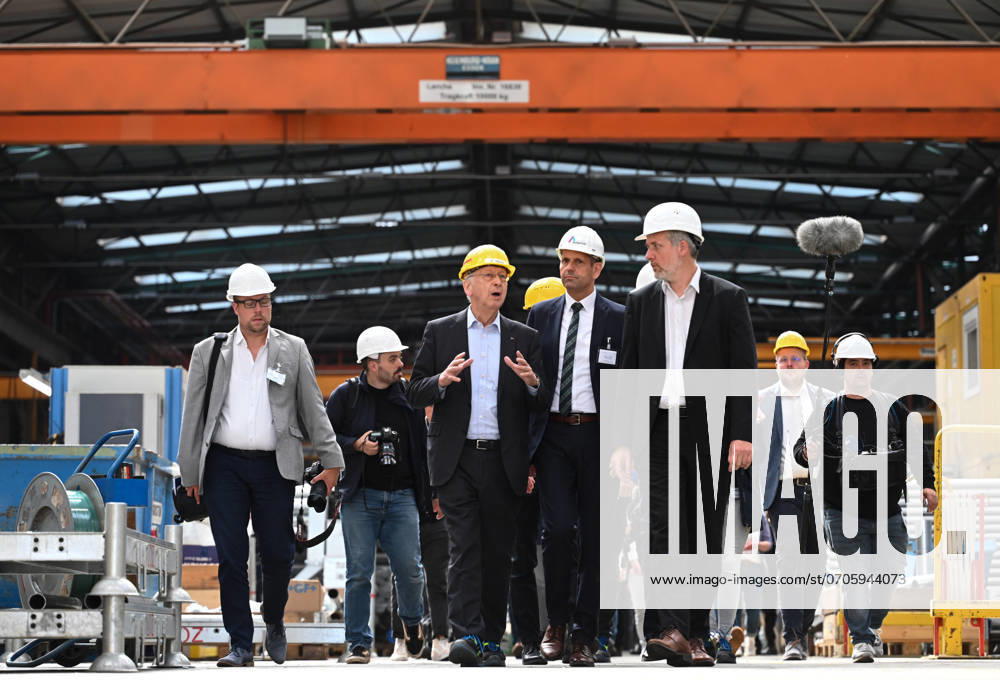 Meyer Werft begins construction of offshore converter platform Bernhard Meyer owner of Meyer Werft left right leads Olaf Lies SPD , Minister of Economic Affairs of Lower Saxony and Dieter Janecek Bündnis 90 Die Grünen , Coordinator of the Federal Government for Maritime Economy and Tourism over the shipyard site Papenburg Lower Saxony Germany