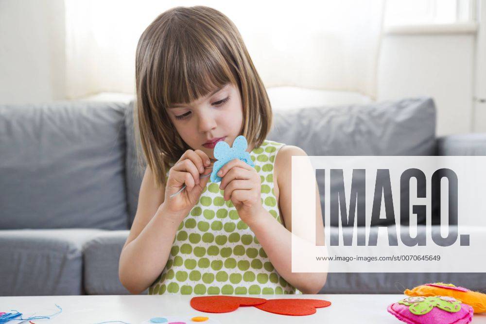 Portrait of embroidering little girl at home model released Symbolfoto LVF004699