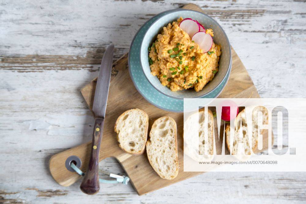 Obazda, chives, baguette, red radish SARF002675