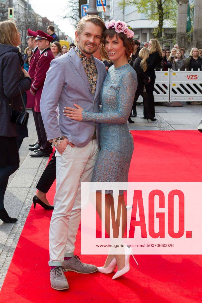 Isabell Horn mit Freund Jens Ackermann - Premiere Tanz der Vampire - Das Musical im Stage Theater des Westens in Berlin am 24.04.2016. Premiere Tanz der Vampire