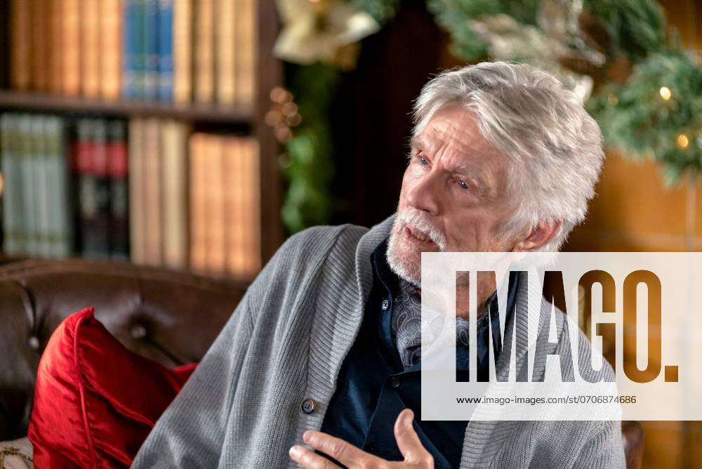 Journey Back to Christmas (2016) - filmstill Journey Back to Christmas (2016) Tom Skerritt - - -