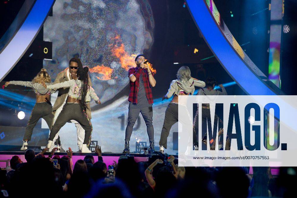 Latin artists Jancarlos Canela & Lennox perform at the 2016 Billboard Latin Music Awards at the Bank United Center, University of Miami, Miami, Florida on April 28, 2016. MIA20160428156 GARYxIxROTHSTEIN