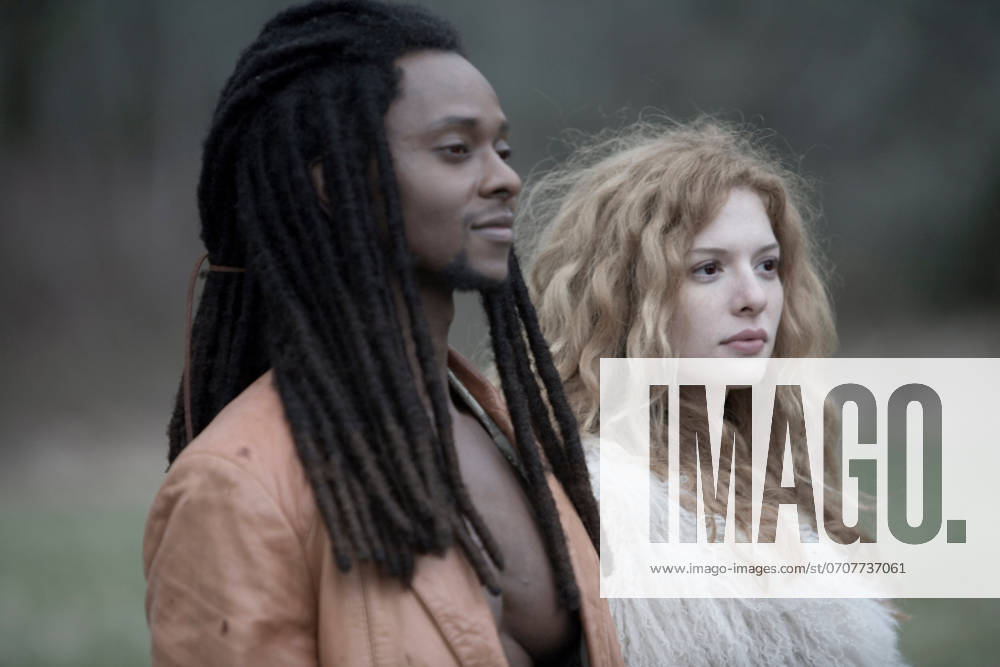 Twilight (2008) - filmstill Edi Gathegi & Rachelle Lefevre in Twilight (2008) - - -