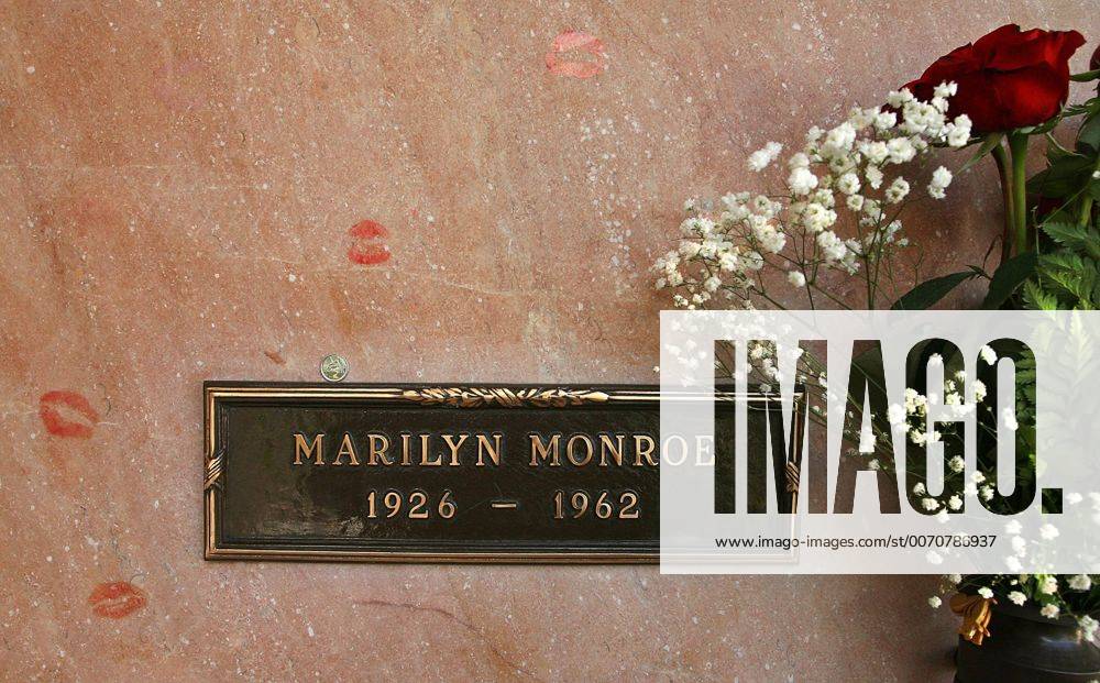 IMAGO ICONS: Marilyn Monroe Feb. 28, 2011 - Los Angeles, CA, USA - OT_334619_KEEL_CELEBRITIES.SCOTT KEELER (02 23 2011 LOS ANGELES) 26. If you can t spot your favorite Hollywood star in person while in Los Angeles, you can still visit celebrities at their final resting place. The late actress Marilyn Monroe is interred in a mausoleum in the Westwood Village Memorial Park Cemetery in Westwood, Los Angeles. Fans have left lipstick marks after kissing the wall of the mausoleum. The vacant space to the left of Monroe was purchased by Playboy Enterprises founder High Hefner in 1992 as his final resting place. SCOTT KEELER, TIMES - ZUMAs70_
