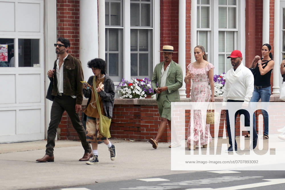 EXCLUSIVE **EXCLUSIVE ALL ROUNDER**Jennifer Lopez spotted shopping with her child Emme and friends, including and her manager Benny in Sag Harbor, Hamptons. New York Featuring: Emme Muniz, Jennifer Lopez, Benny Medina Where: Sag Harbor, The Hamptons, United States When: 06 Jul 2024 Credit: Matt Agudo INSTARimages **EXCLUSIVE ALL ROUNDER** . NOT FOR USE BY NEWSPAPERS BASED IN THE UK.