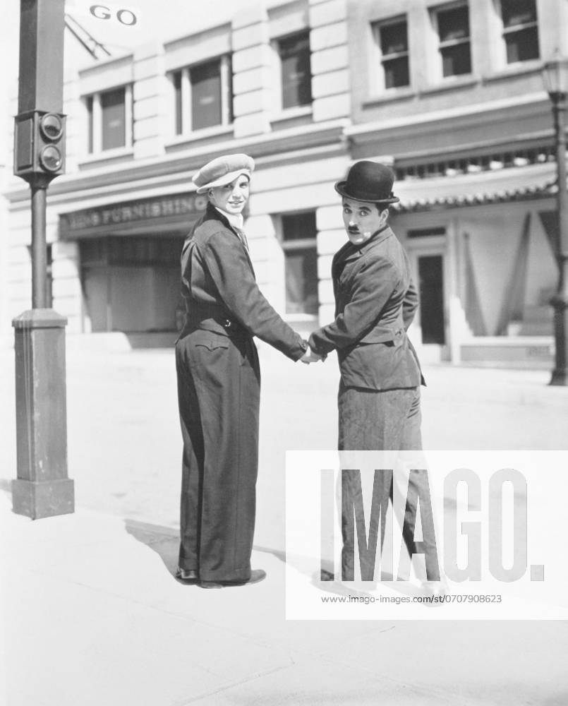 Modern Times - filmstill JACKIE COOGAN & CHARLIE CHAPLIN in Modern Times