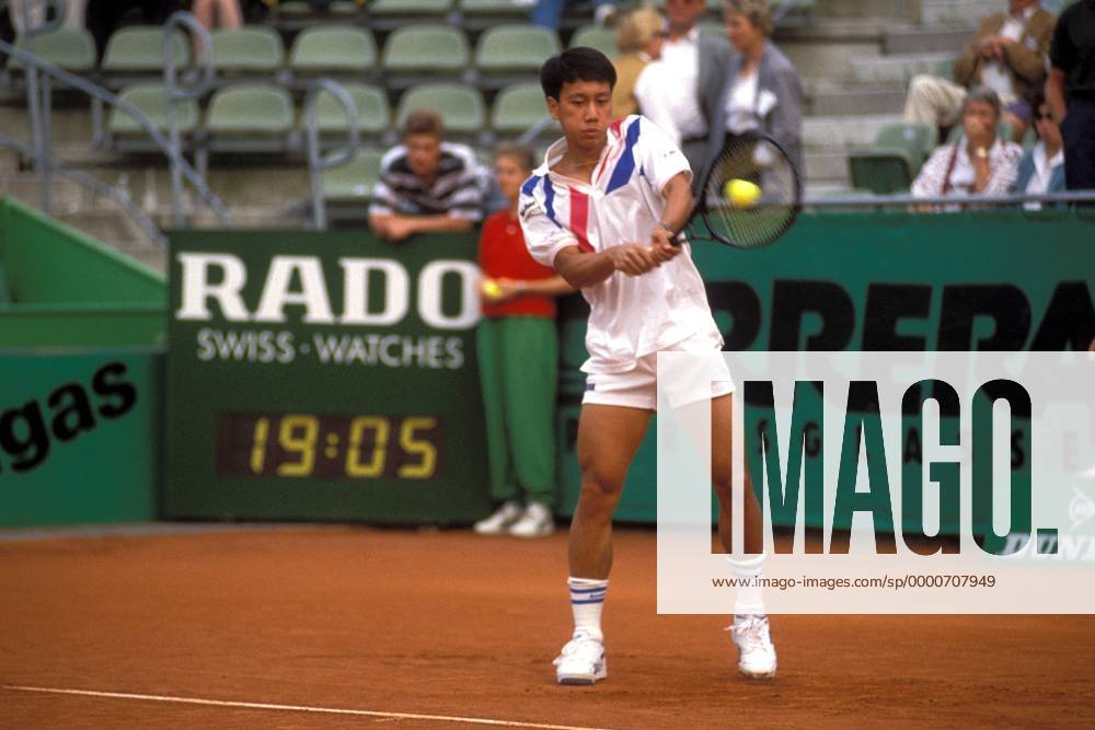 Michael Chang (USA) - beidhändige Rückhand Tennis Herren French Open 1989, ATP-Tour, Grand Slam, Sand, Sandplatz, Sandplatzturnier Einzelbild Paris
