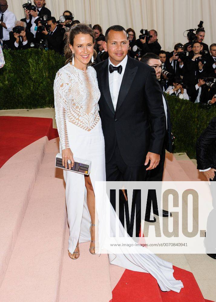 New York, NY, United States - 02 May 2016 - New York, New York- Alex Rodriguez, Anne Wojcicki. Metropolitan Museum of Art Costume Institute Gala: Manus x Machina: Fashion in the Age of Technology. Photo Credit: Christopher Smith AdMedia New York United States - ZUMAa123