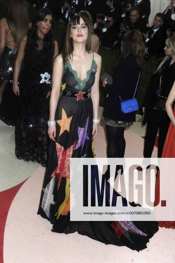 Dakota Johnson bei der Manus x Machina: Fashion in an Age of Technology Costume Institute Gala im Metropolitan Museum of Art. New York, 02.05.2016 Foto:xD.Tinex xFuturexImage