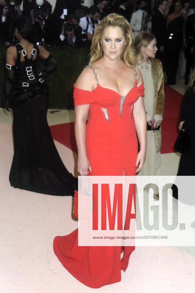 Amy Schumer bei der Manus x Machina: Fashion in an Age of Technology Costume Institute Gala im Metropolitan Museum of Art. New York, 02.05.2016 Foto:xD.Tinex xFuturexImage