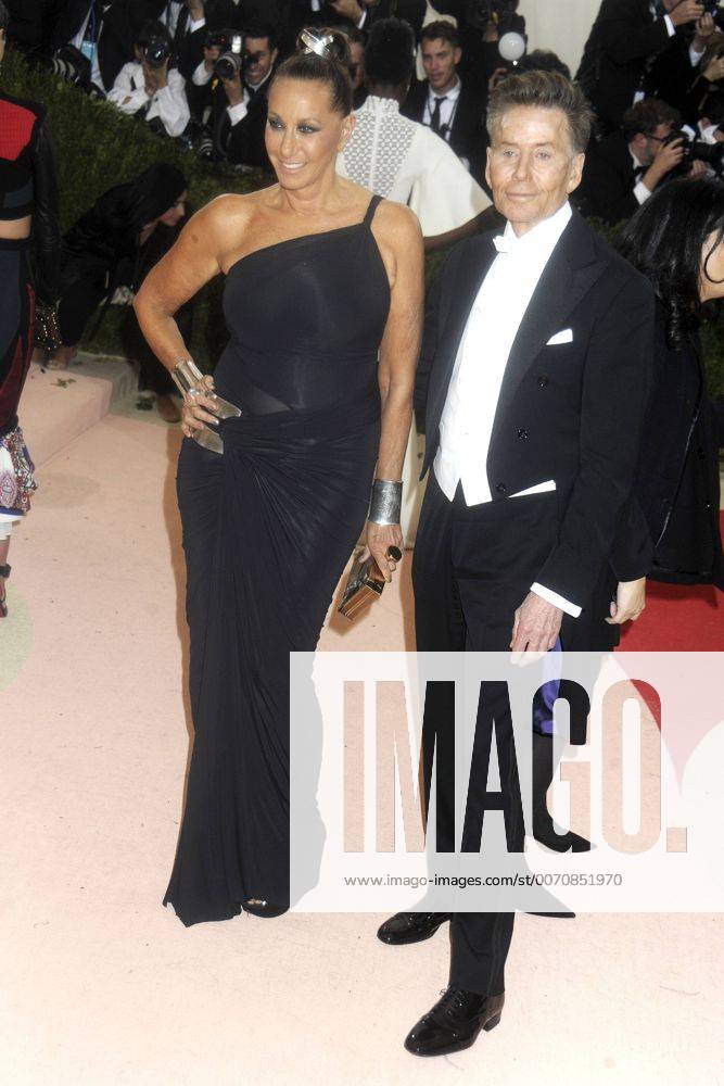 Donna Karan und Calvin Klein bei der Manus x Machina: Fashion in an Age of Technology Costume Institute Gala im Metropolitan Museum of Art. New York, 02.05.2016 Foto:xD.Tinex xFuturexImage