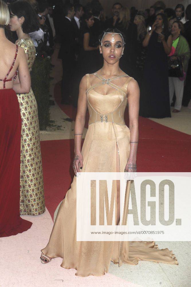 FKA Twigs bei der Manus x Machina: Fashion in an Age of Technology Costume Institute Gala im Metropolitan Museum of Art. New York, 02.05.2016 Foto:xD.Tinex xFuturexImage