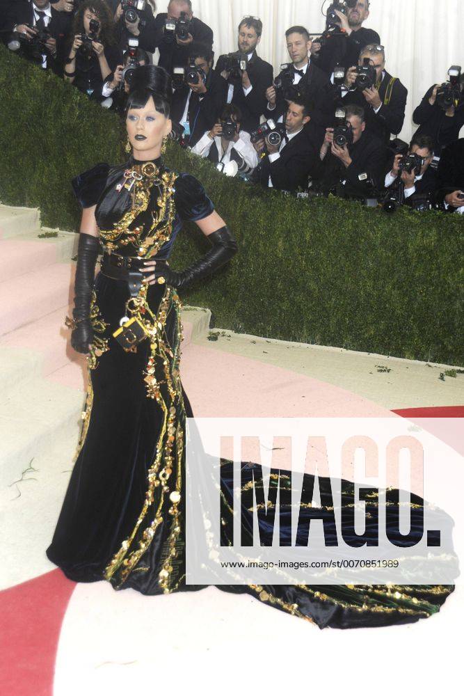 Katy Perry bei der Manus x Machina: Fashion in an Age of Technology Costume Institute Gala im Metropolitan Museum of Art. New York, 02.05.2016 Foto:xD.Tinex xFuturexImage