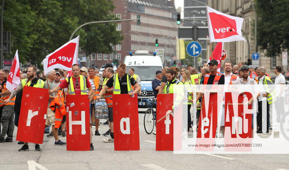 Warning strike by employees in the Port of Hamburg It is taking place as part of the collective bargaining round for seaports in order to increase the pressure on the employers ahead of the fourth round of negotiations In addition, the employees are protesting against the planned entry of the container shipping company MSC into Hamburger Hafen und Logistik AG HHLA St Georg Hamburg