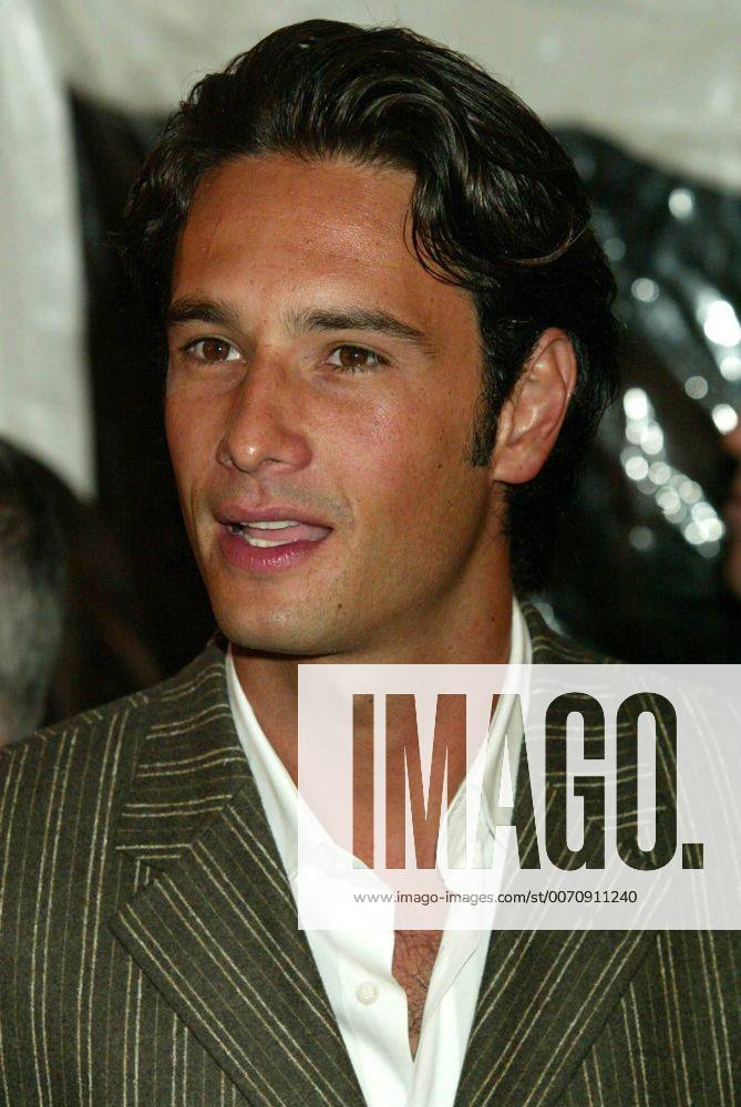 Jan. 1, 2011 - New York, New York, U.S. - RODRIGO SANTORO ARRIVING AT THE WORLD PREMIERE OF LOVE ACTUALLY AT THE ZIEGFELD THEATRE IN NEW YORK New York ON NOVEMBER 6, 2003. 2003..K34003HMc - ZUMAmg1_