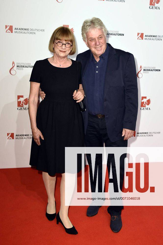 Rolf Zuckowski mit Ehefrau Monika bei der 8. Verleihung des Deutschen Musikautorenpreises 2016 im Hotel Ritz-Carlton. Berlin, 12.05.2016 Foto:xFredericx xFuturexImage