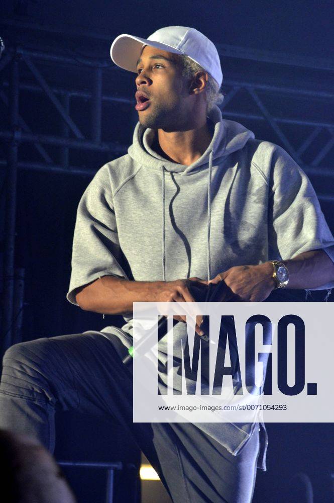 Simon Desue live bei der Gang & Friends ZweiPunktNull-Tour 2016 in der Tonhalle. München, 12.05.2016 Foto:xP.xSchönbergerx xFuturexImage