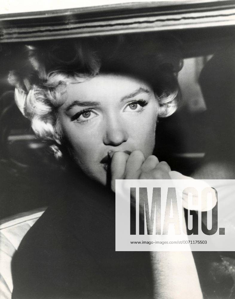 IMAGO ICONS: Marilyn Monroe American actress Marilyn Monroe in a car 02736