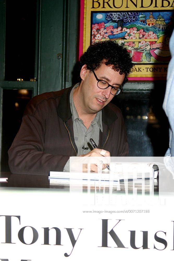 Jan. 1, 2011 - K34228TM.(L) TONY KUSHNER AND (R) MAURICE SENDAK SIGN COPIES OF THE BOOK BRUNDIBAR AT BARNES AND NOBLE ON UNION SQUARE IN NEW YORK CITY.11 19 2003. TRICIA MEADOWS 2003 - ZUMAg49_