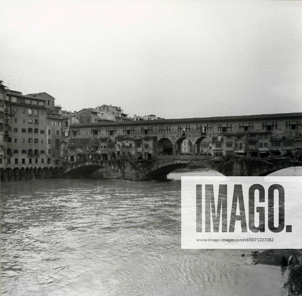 Flood of November 1966, the Ponte Vecchio, Florence, Italy 01380