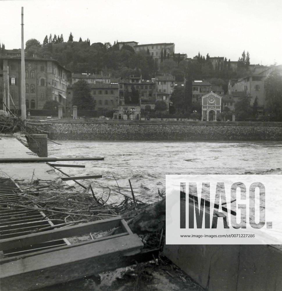 Flood of November 1966, Ponte alle Grazie, Florence, Italy 01384