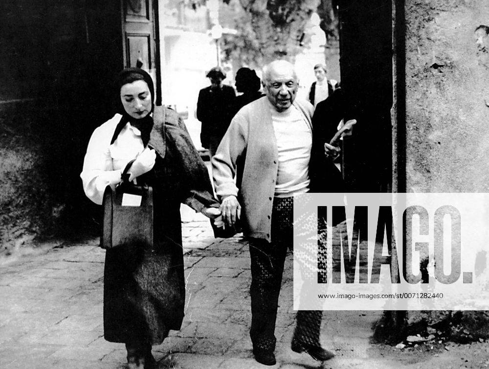Jan. 1, 2011 - PABLO PICASSO AND JACQUELINE ROQUE. - ZUMAg49_