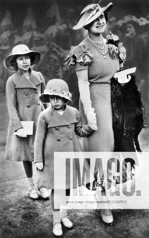 Queen Elizabeth II, Of United Kingdom, As a child, With the Queen Mother, Elizabeth, And Princess Margaret, late 1930 s