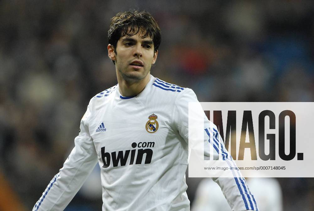 CF Real Madrid (white) vs. Villarreal CF (yellow) Kaka