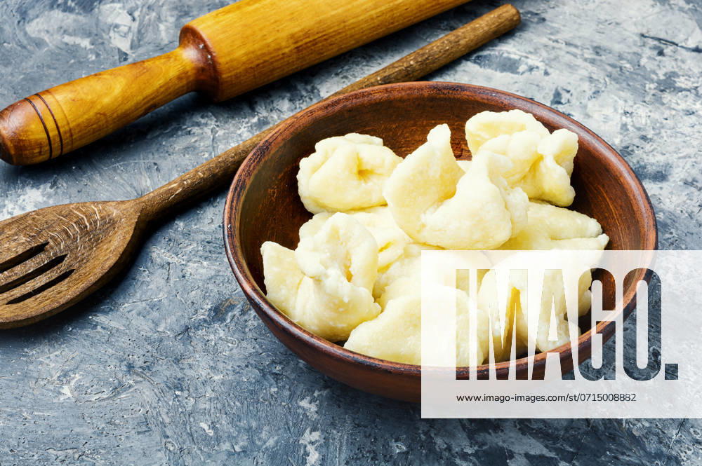 IMAGO Creative, Food, Dumplings Traditional russian or ukrainian cottage cheese lazy dumplings.Homemade dumplings. Ukrainian lazy dumplings ,model released, Symbolfoto