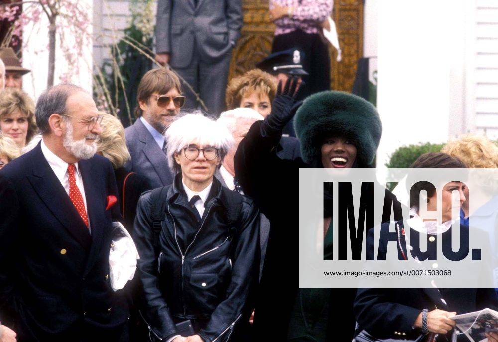 Jan. 1, 2011 - WEDDING OF MARIA SHRIVER AND ARNOLD SCHWARZENEGGER 04 26 1986. STEPHEN DUNMORE ANDY WARHOL AND RAVE JONES.MARIASHRIVERRETRO - ZUMAg49_