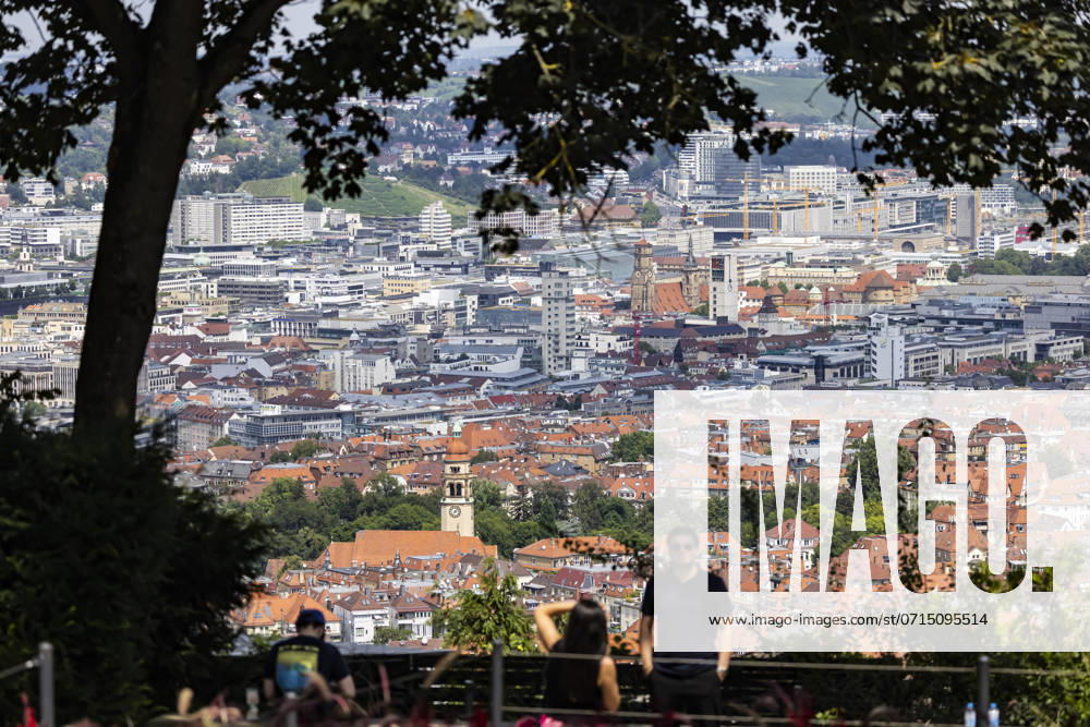City view Stuttgart View of the city center with the central sights such as Stiftskirche, town hall tower Schlossplatz and Neues Schloss 19 07 2024 Stuttgart, Baden Württemberg, Germany,