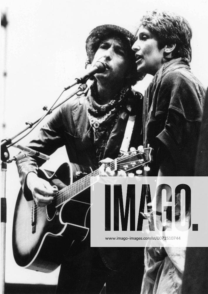 Jan. 1, 2011 - BOB DYLAN AND JOAN BAEZ IN HAMBURG1984. - ZUMAg49_