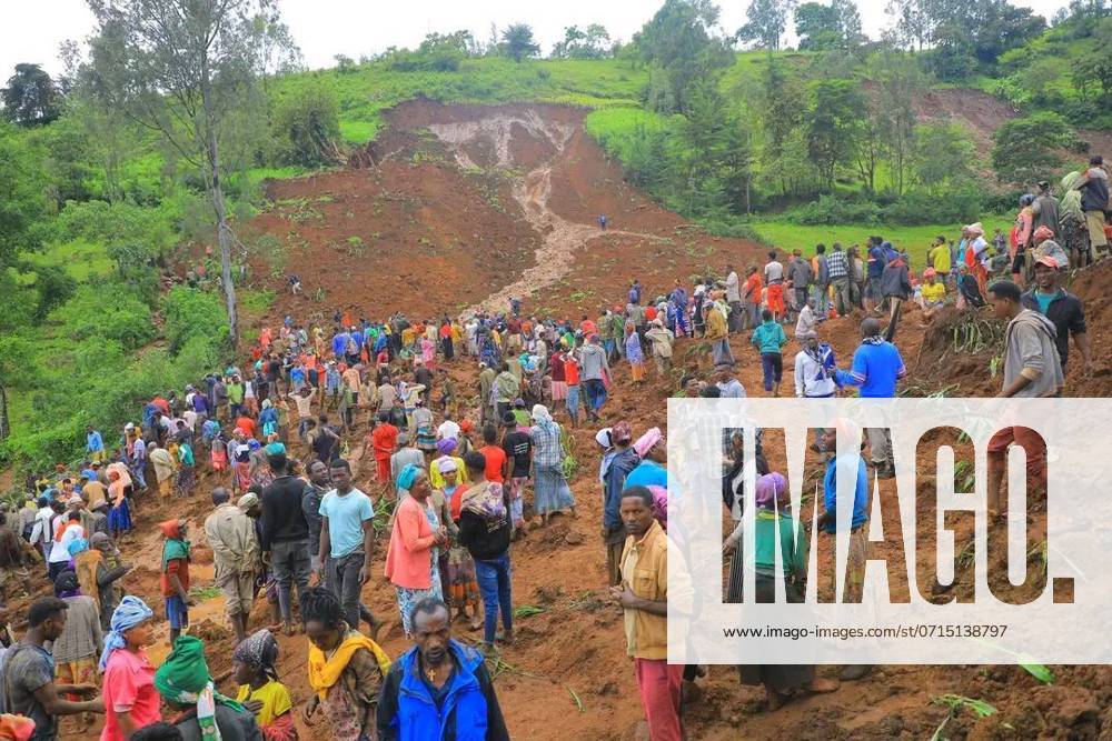 KW 30 (240723) -- ADDIS ABABA, July 23, 2024 -- People are seen at the site of a landslide in southern Ethiopia s Geze Gofa district, July 22, 2024. The death toll from a landslide in southern Ethiopia has risen to 146, local government officials said on Tuesday. The deadly landslide occurred on Monday morning at around 10:00 a.m. local time (0700 GMT) in southern Ethiopia s Geze Gofa district. (SpotNews)ETHIOPIA-GEZE GOFA-LANDSLIDE-DEATH TOLL LiuxFangqiang