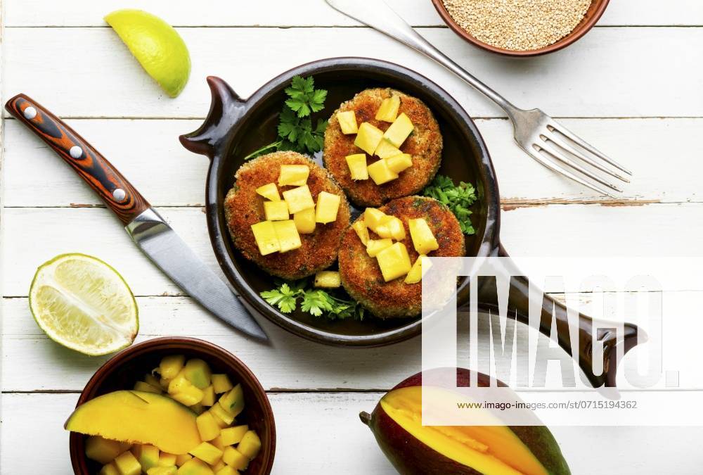 Vegan food, quinoa cutlet garnished with mango. Baked vegetarian burger. Vegetarian quinoa burgers ,model released, Symbolfoto