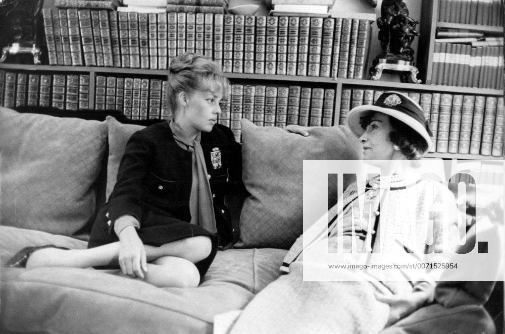 IMAGO ICONS: Coco Chanel Jan. 1, 2011 - COCO CHANEL AND JEANNE MOREAU IN PARIS 1971. PHOTOS - ZUMAg49_