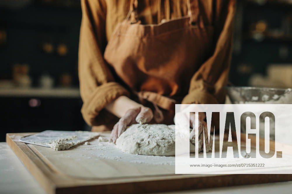 Hands of woman kneading dough on board at kitchen model released, Symbolfoto property released, VSNF02011