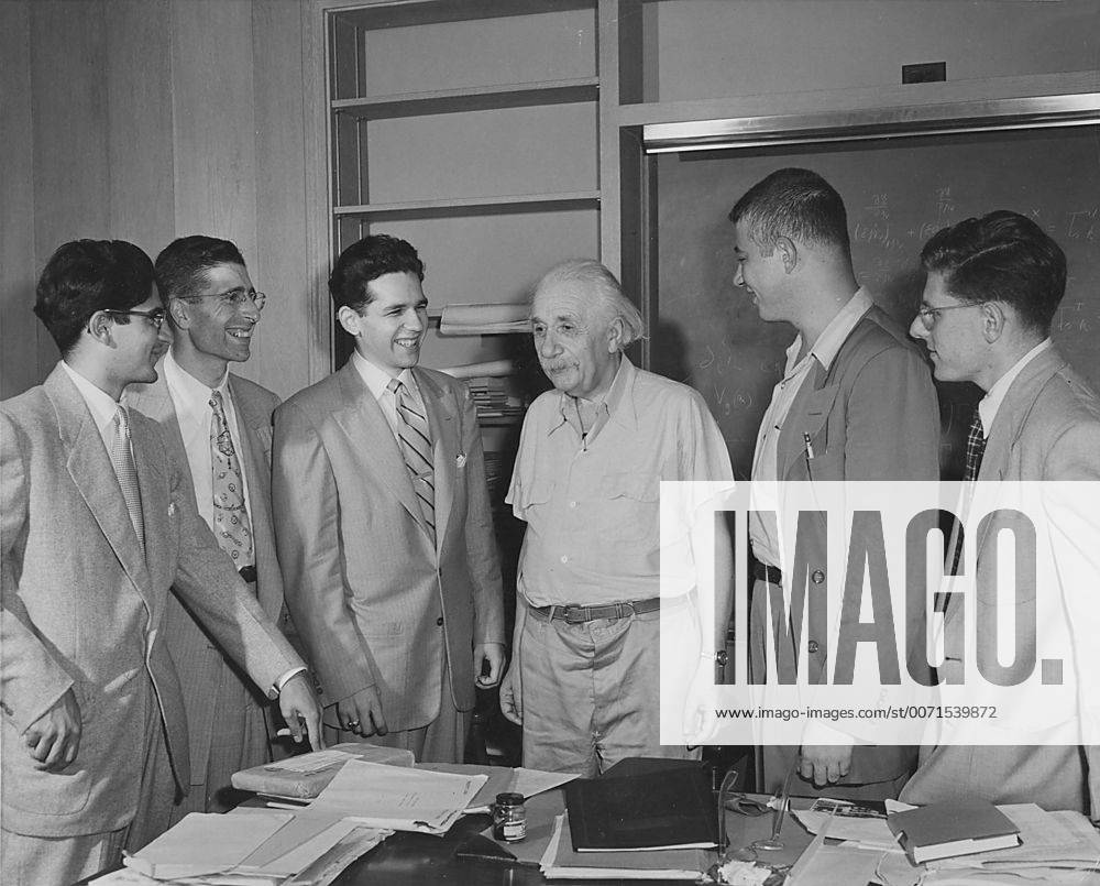 Jan. 1, 2011 - DR. ALBERT EINSTEIN AND HIS STUDENTS, PRINCETON, N.J..EARLY 1930 S. - ZUMAg49_