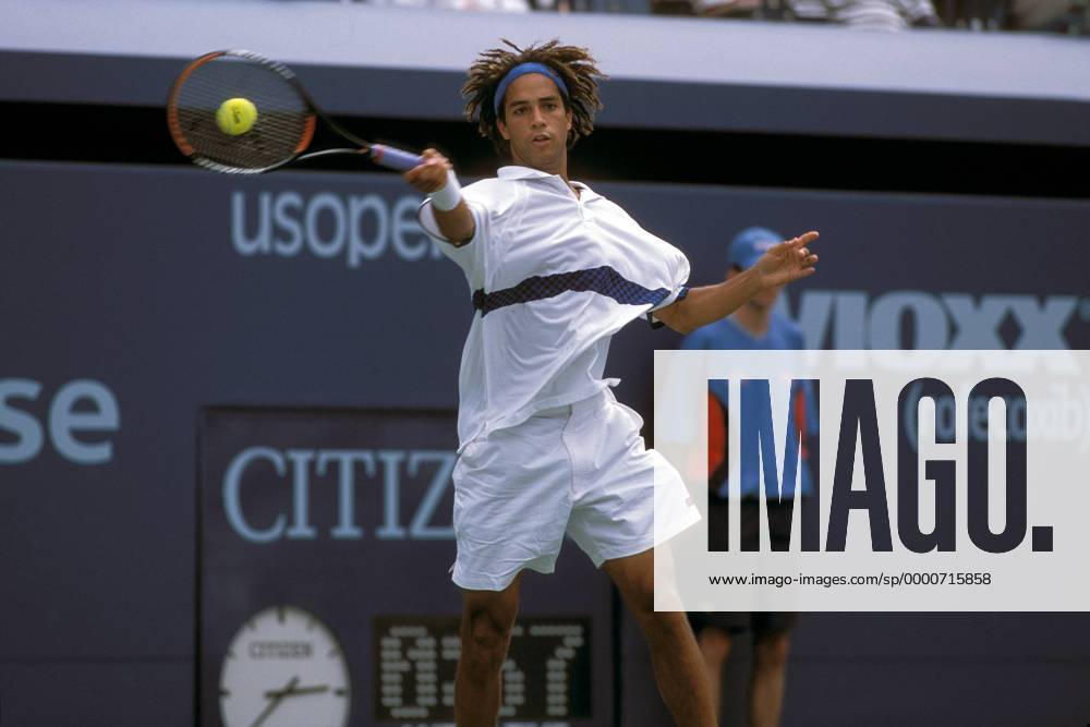 James Blake (USA) - Vorhand Tennis Herren US Open 2002, ATP-Tour, Grand Slam, Hartplatz, Hardcourt, Hartplatztennis, Hartplatzturnier, Einzelbild Flushing Meadow, Meadows New York Dynamik,